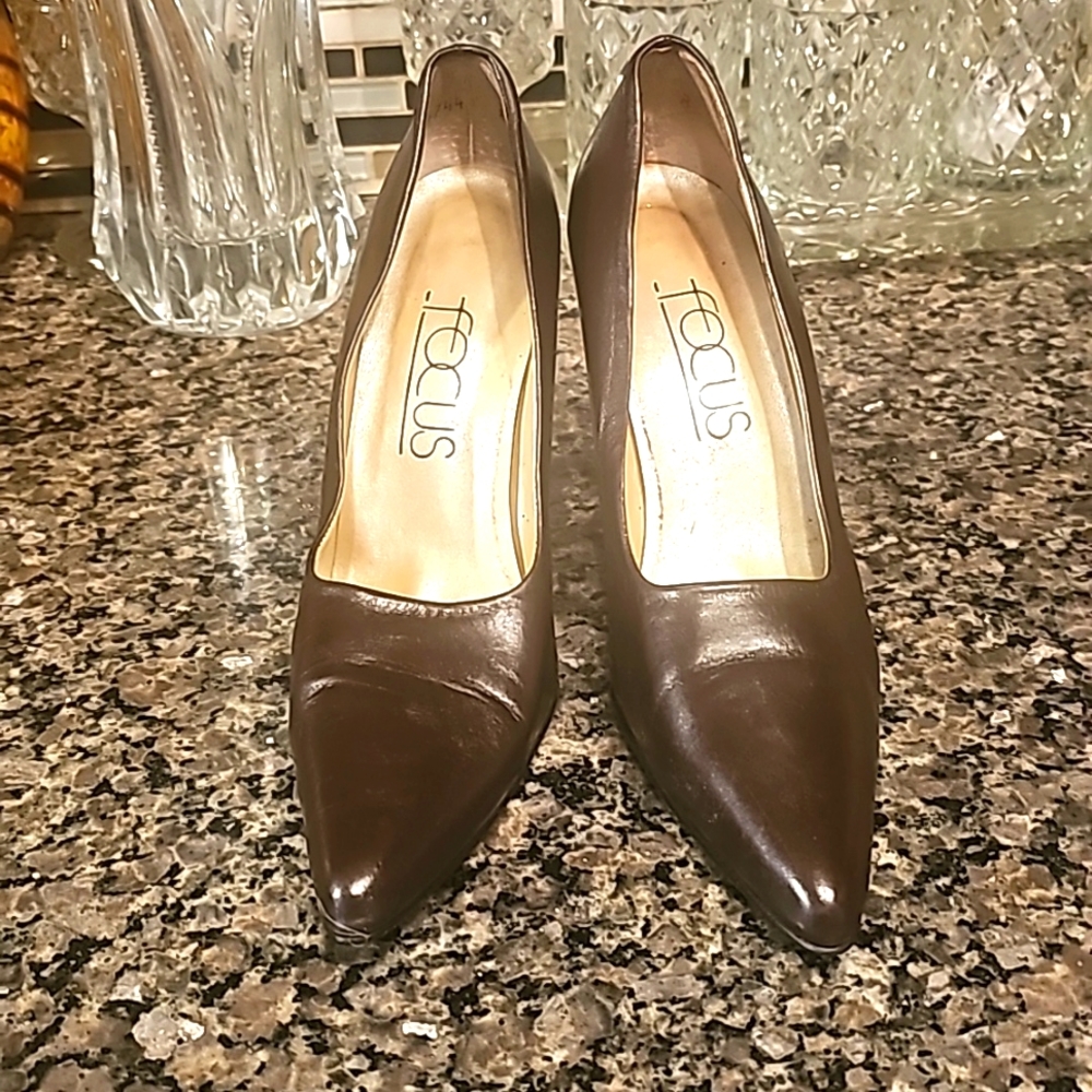 Focus Designer Leather Pumps, Sz 8, Brown, 3" Heel, Small Nick on Right Heel